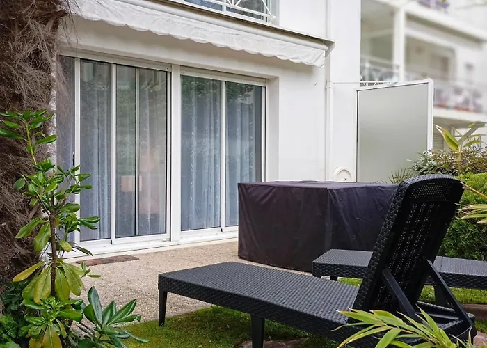 Apartament Acces Direct A La Avec Terrasse Jardin