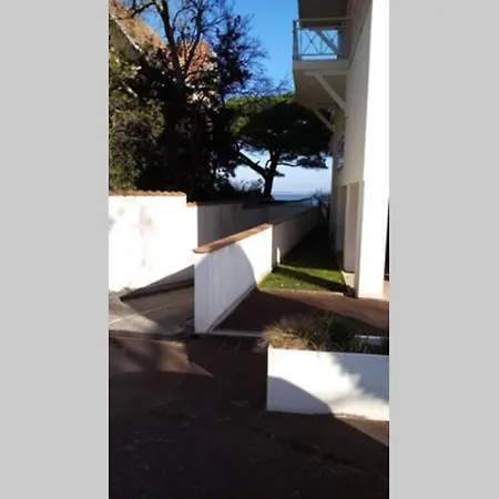 Sur La Pied Dans L Eau Avec Terrasse Jardin Vue Sur Le Bassin Depuis La Terrasse , Parking Apartment *