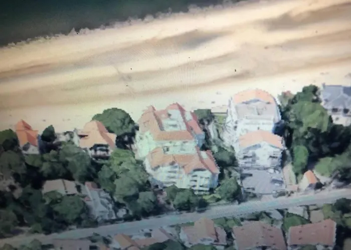 Acces Direct A La Avec Terrasse Jardin