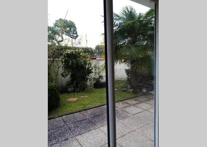 Acces Direct A La Avec Terrasse Jardin